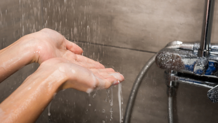 Warm tapwater terugwinnen tijdens douchen